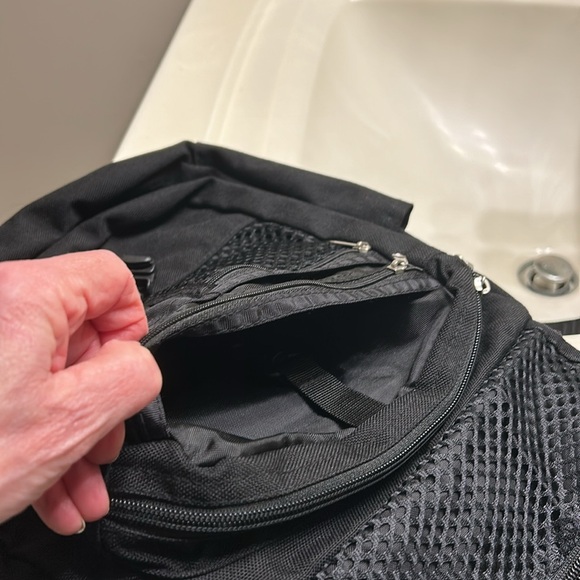 Pine Ridge Woman’s Shoulder bag/backpack - Picture 7 of 7